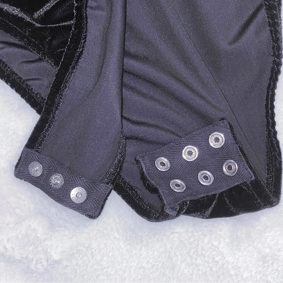 FARINAE COLLECTION Vintage Black Velvet Off Shoulder Bodysuit Size 4 - Picture 5 of 7